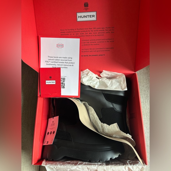 New in Box - Hunter Explorer Rain Boots - Picture 2 of 10